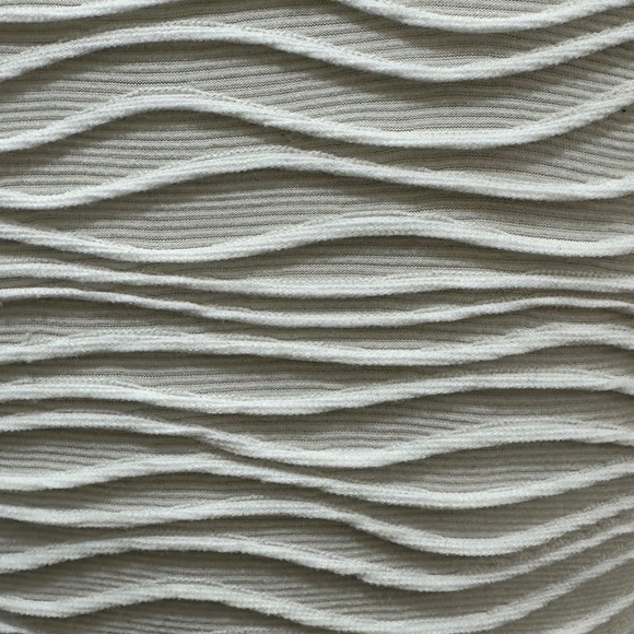 298 Cider | EUC White Textured Mock Neck Sleeveless Crop Top (size XS) - Picture 4 of 9